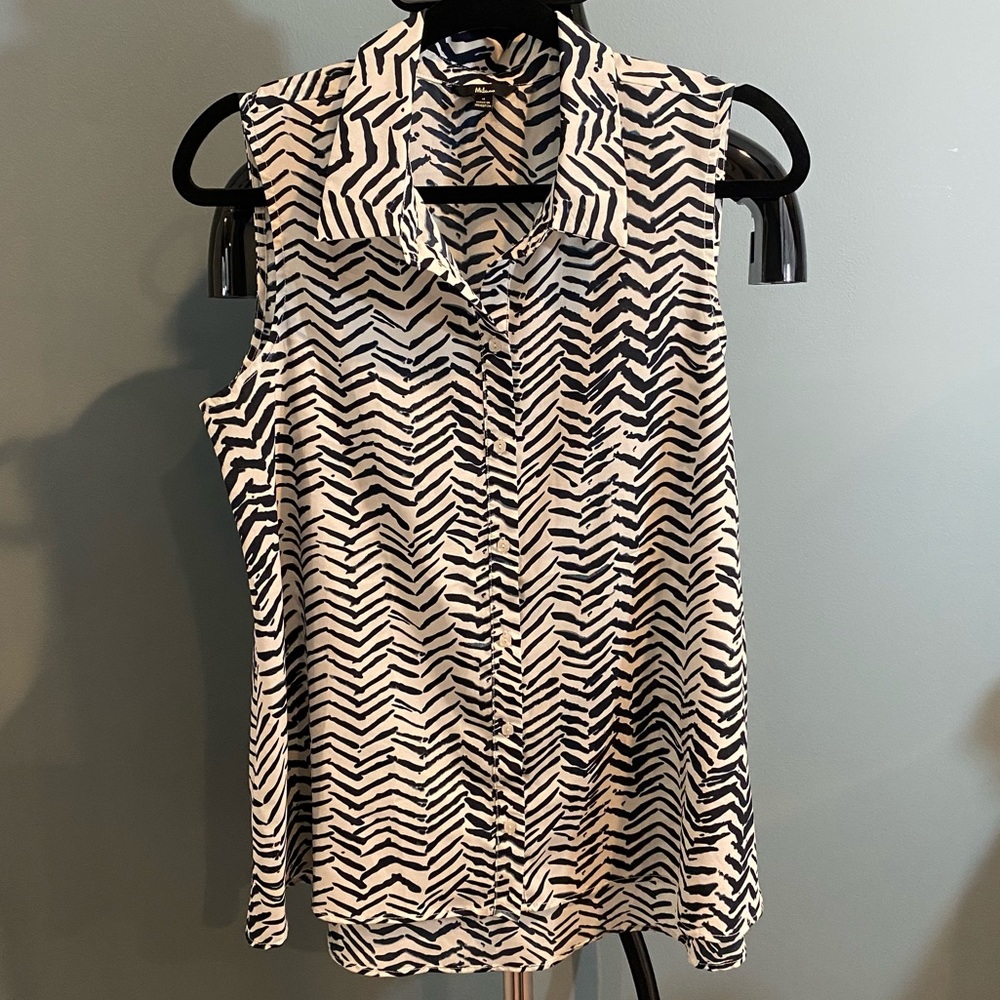 Milano Collared Sleeveless Blouse in White and Blue Print